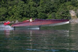 P35 EF | Electric Foiler Power Boat | Spirit Yachts